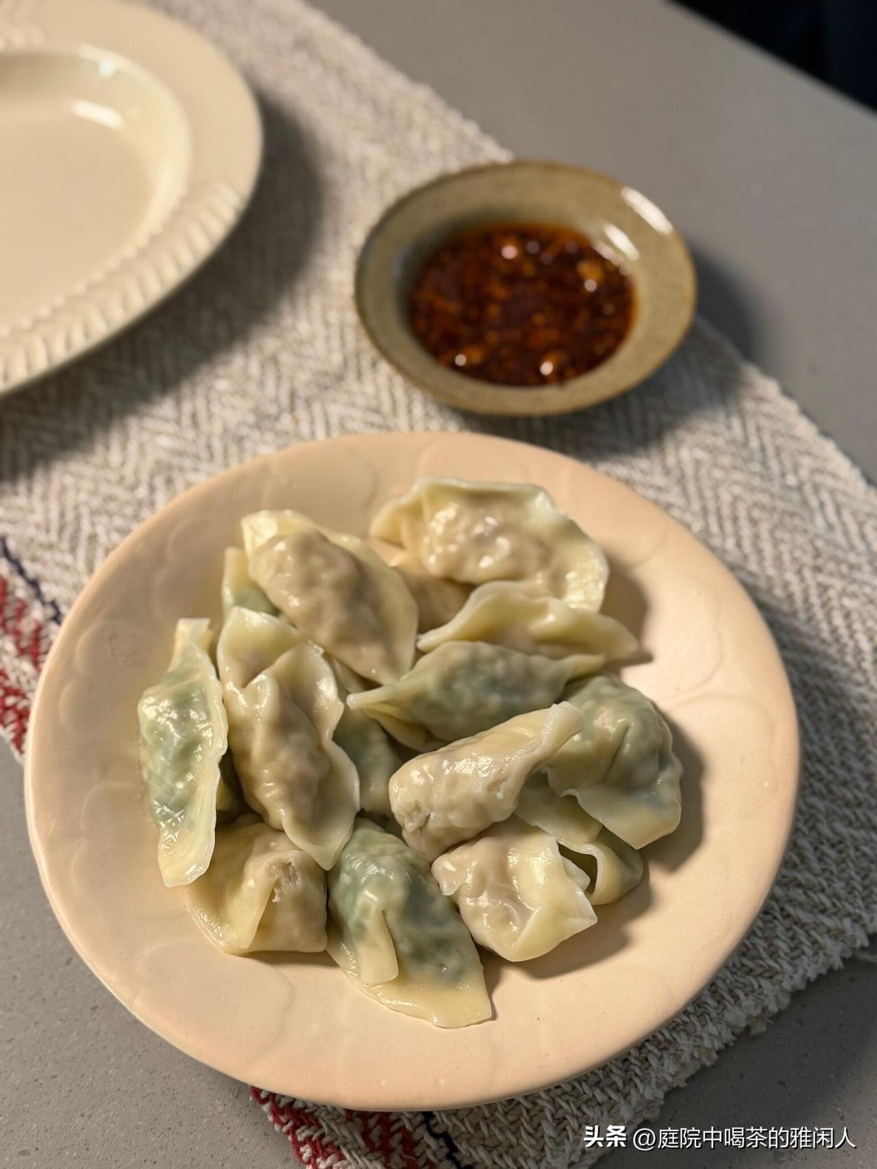 去年退休后，我去儿子家住了大半年，最大的感悟就是，老人能自理，千万别和儿女长期住