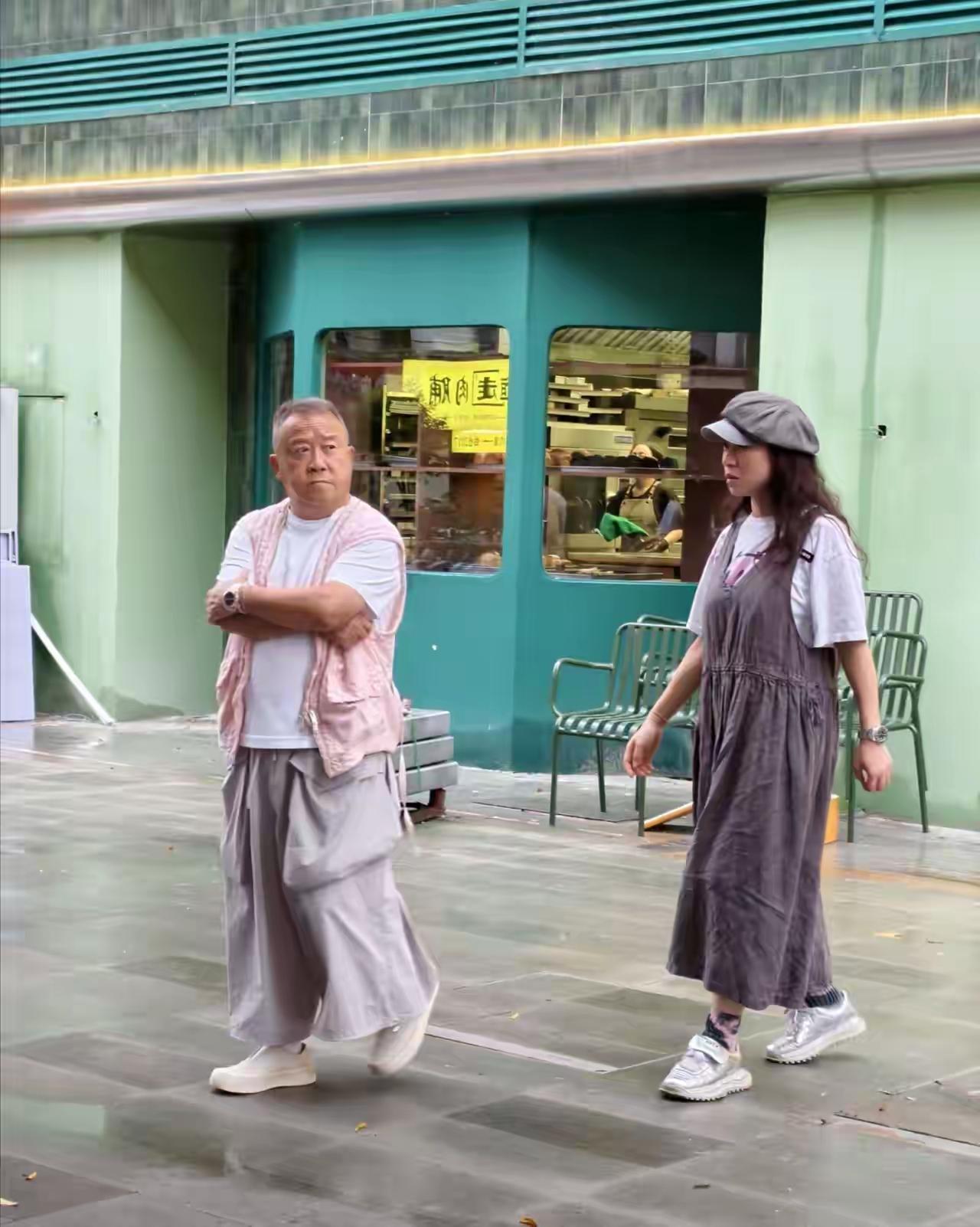 老头这颜值和身高，要不是明星，在农村种地，会不会找不到媳妇呢？