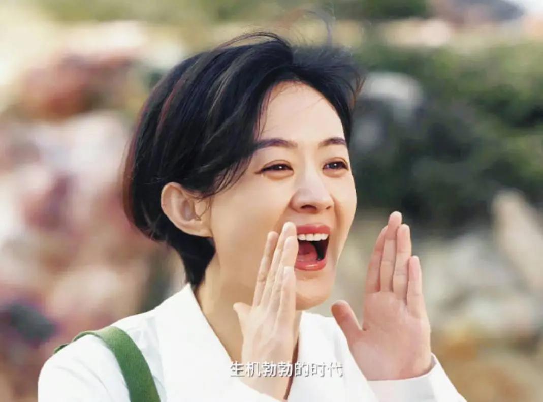 为什么小城很难再走出第二个赵丽颖？
不是因为小城人不努力，而是努力用错了地方。