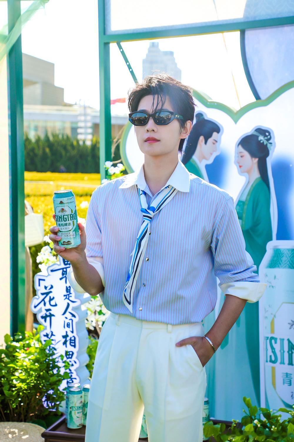 杨洋在大连踏春赏樱帅如建模 春日限定浪漫上线！ 随代言人漫步大连春日景致，赴一场