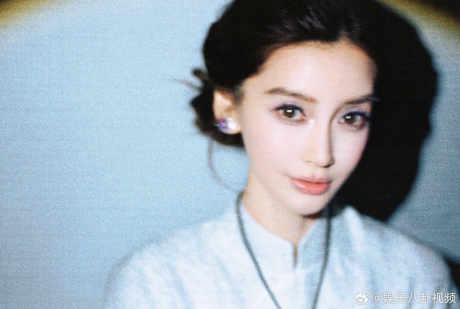 Angelababy紫色美瞳Angelababy生日18宫格照 紫瞳鲨疯了！！眼