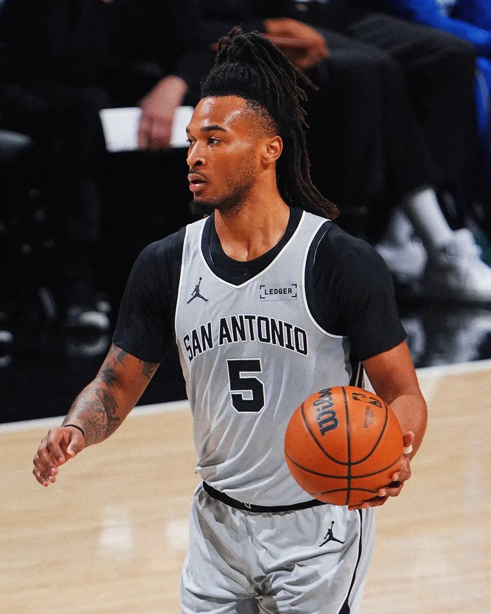 🔥传位于四阿哥！！斯蒂芬-卡斯尔创造马刺队史和NBA历史上多项纪录▪️成为继大