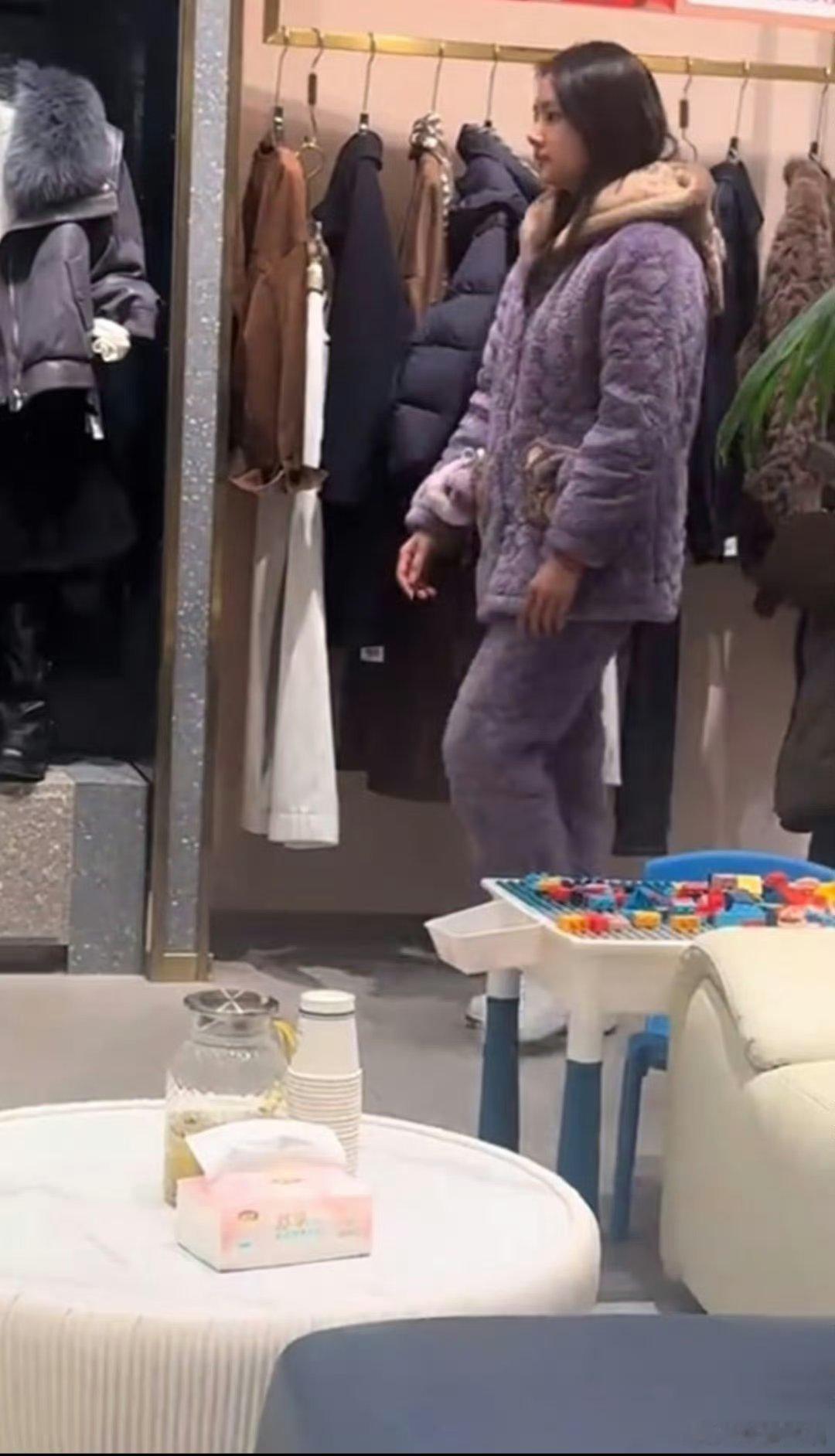 任敏回老家也得穿省服好接地气，湖南省服穿着真的很舒服！ 