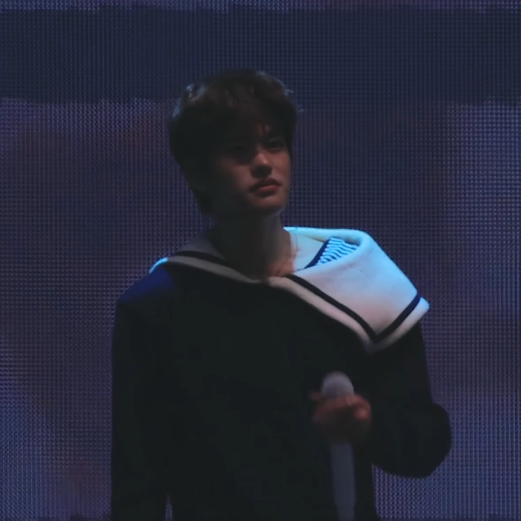 乘坐着草莓棉花糖云床的炤熙公主💅🏻通过浑身散发甜蜜素治愈人类不管那么多了！给