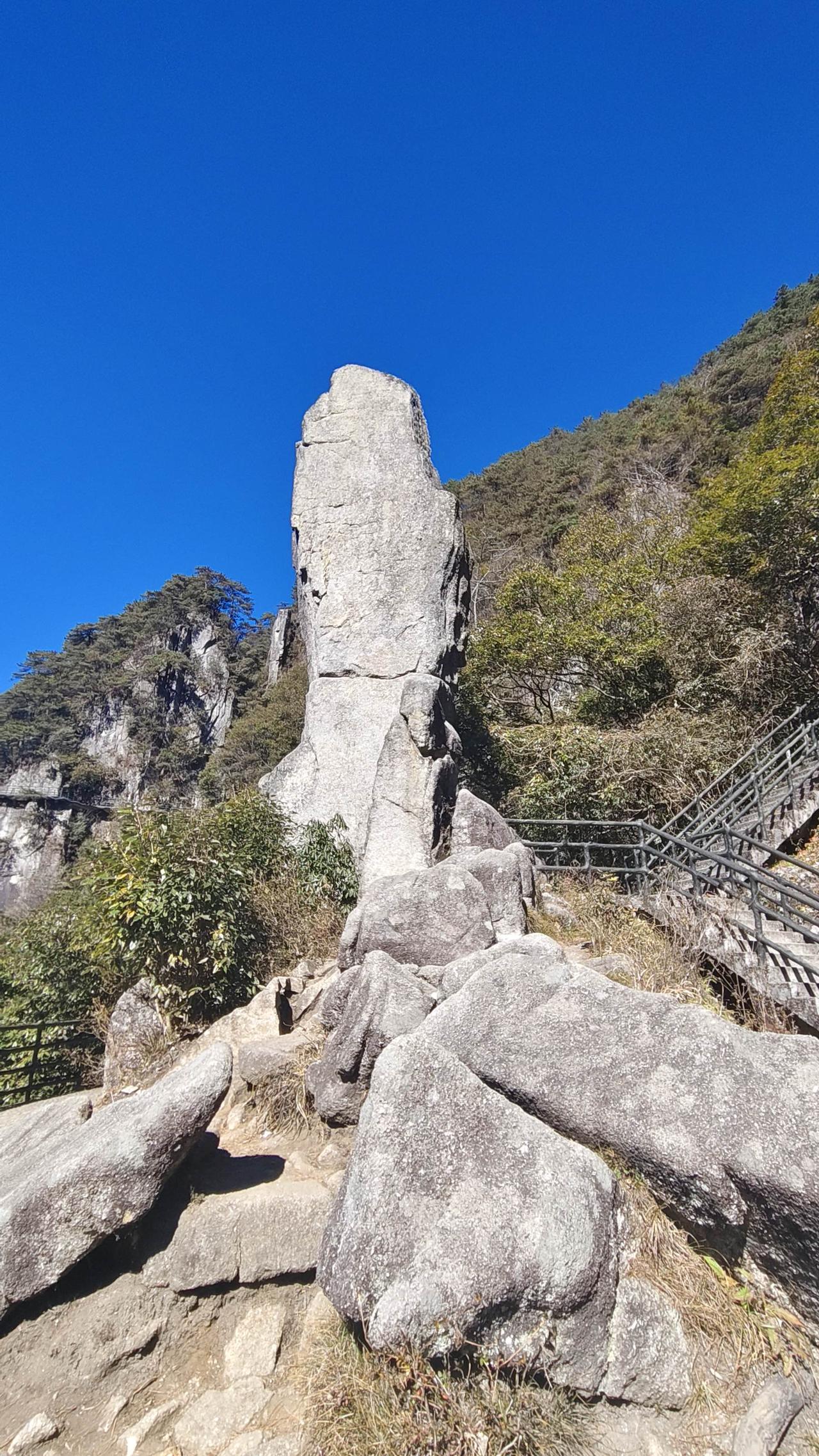 慢慢发现，能稳住情绪、好好生活，就是普通人最大的本事。