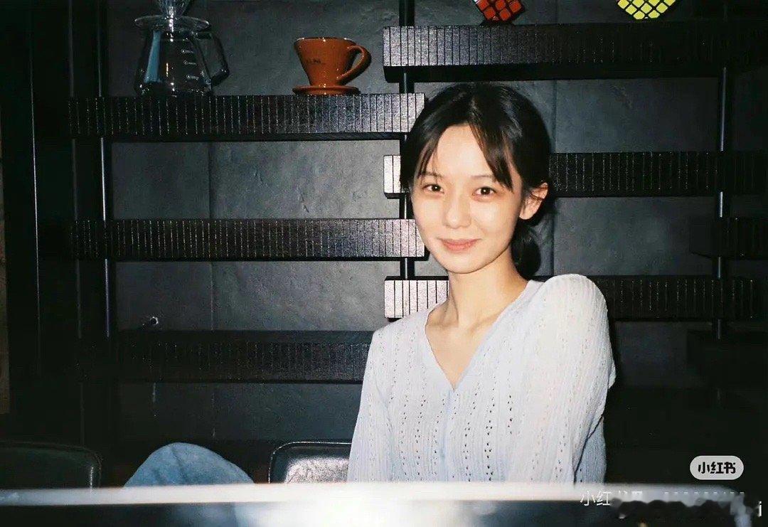 05后小花，这个素颜照在内娱什么水平 ​​​