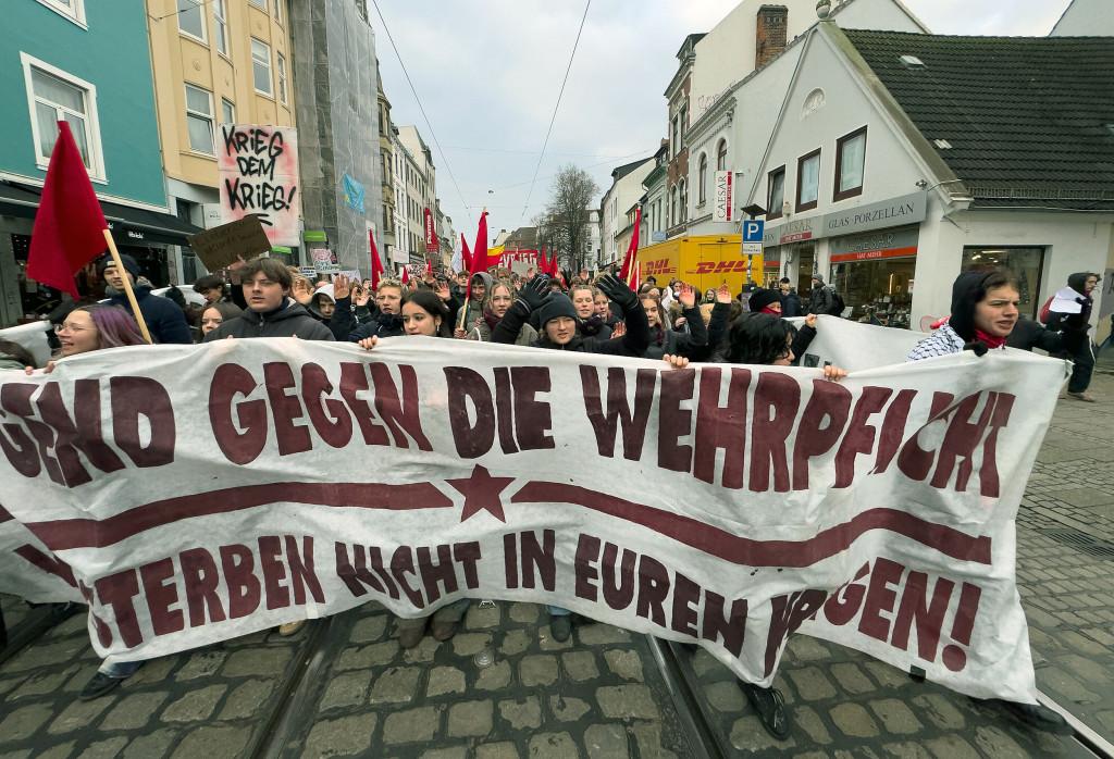 警惕！接连两次发动世界大战并战败的德国，再次开始进入“战争准备”！
 
12月5