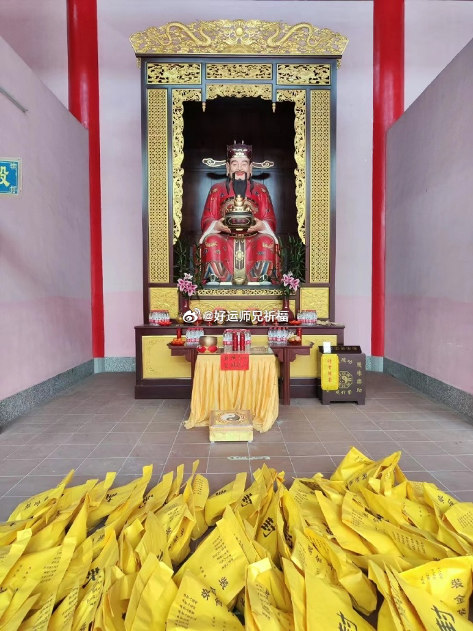 天门开，地门开，五方财神进门来 一赐福，二赐财，赐来金银抱满怀 三赐吉，四赐祥，