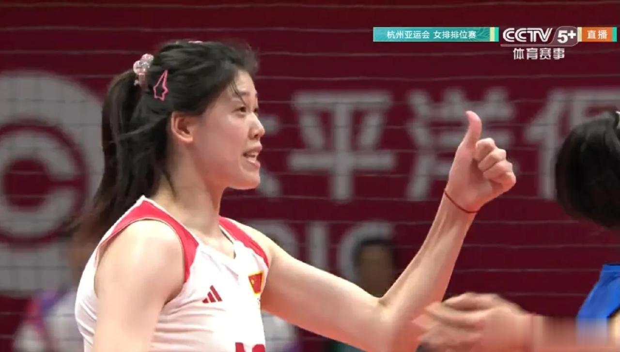 【实话实说】#中国女排# 
中国女排3:0横扫韩国女主排后，明星主攻李盈莹接受采