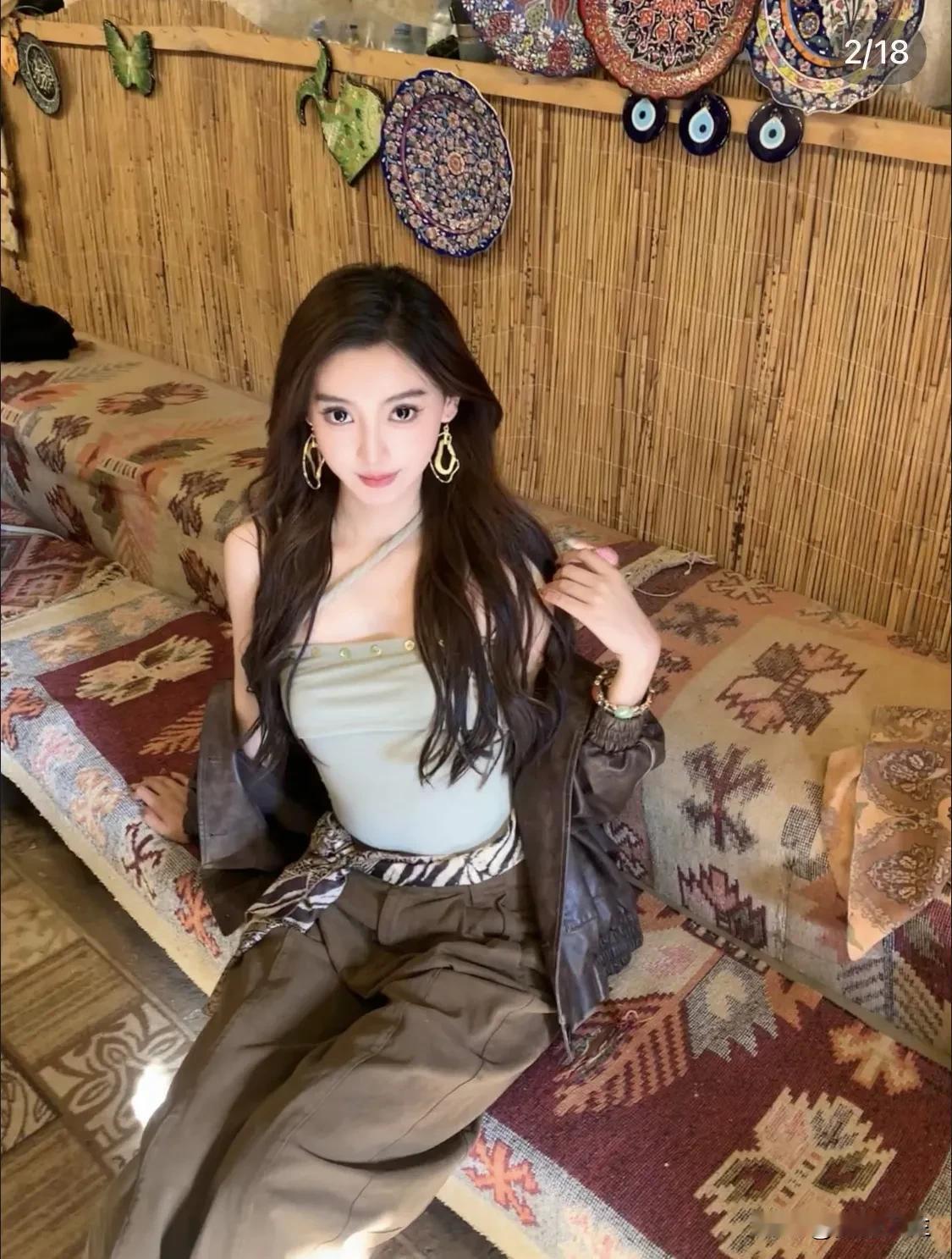 倘若能衣食无忧
守着这样一家小店过活
该是很幸福的吧