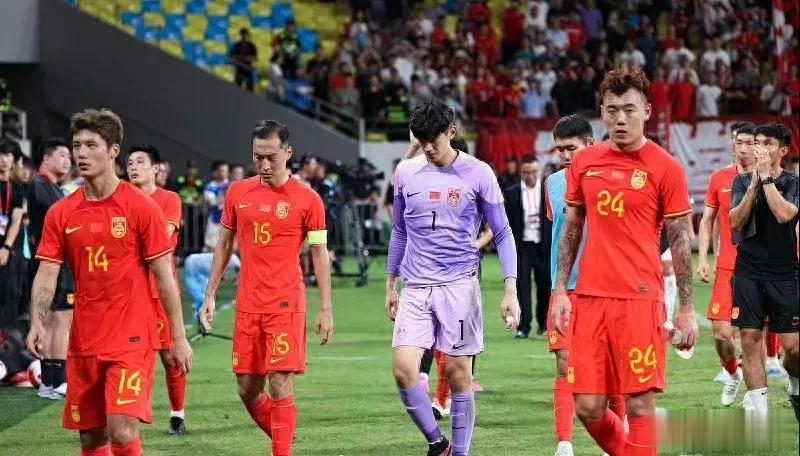 国足踢得不好，可以给予任何批评和质疑，但不代表可以肆无忌惮的歪曲事实。
  国足