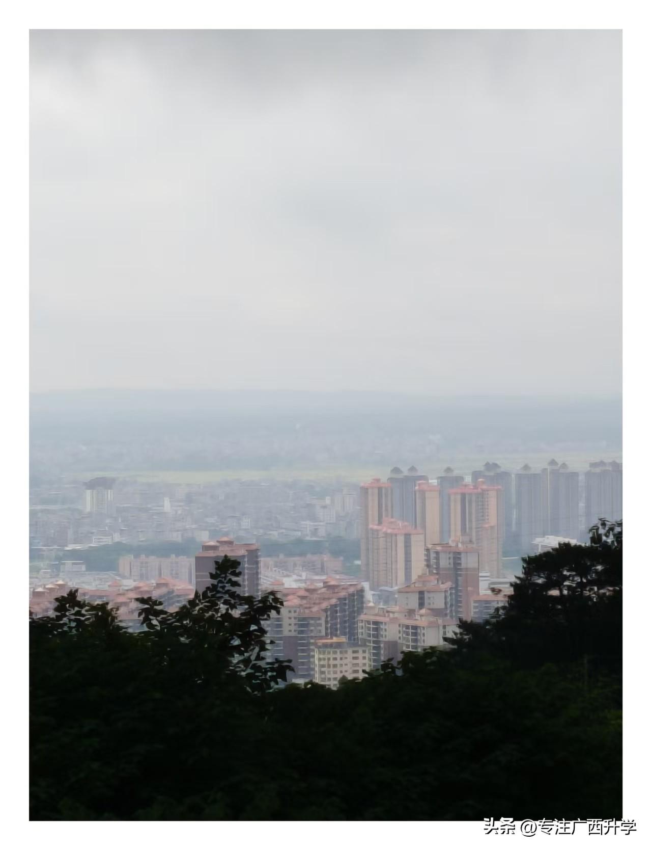 小城的景色，还可以吗？没事就拍一张玩玩。