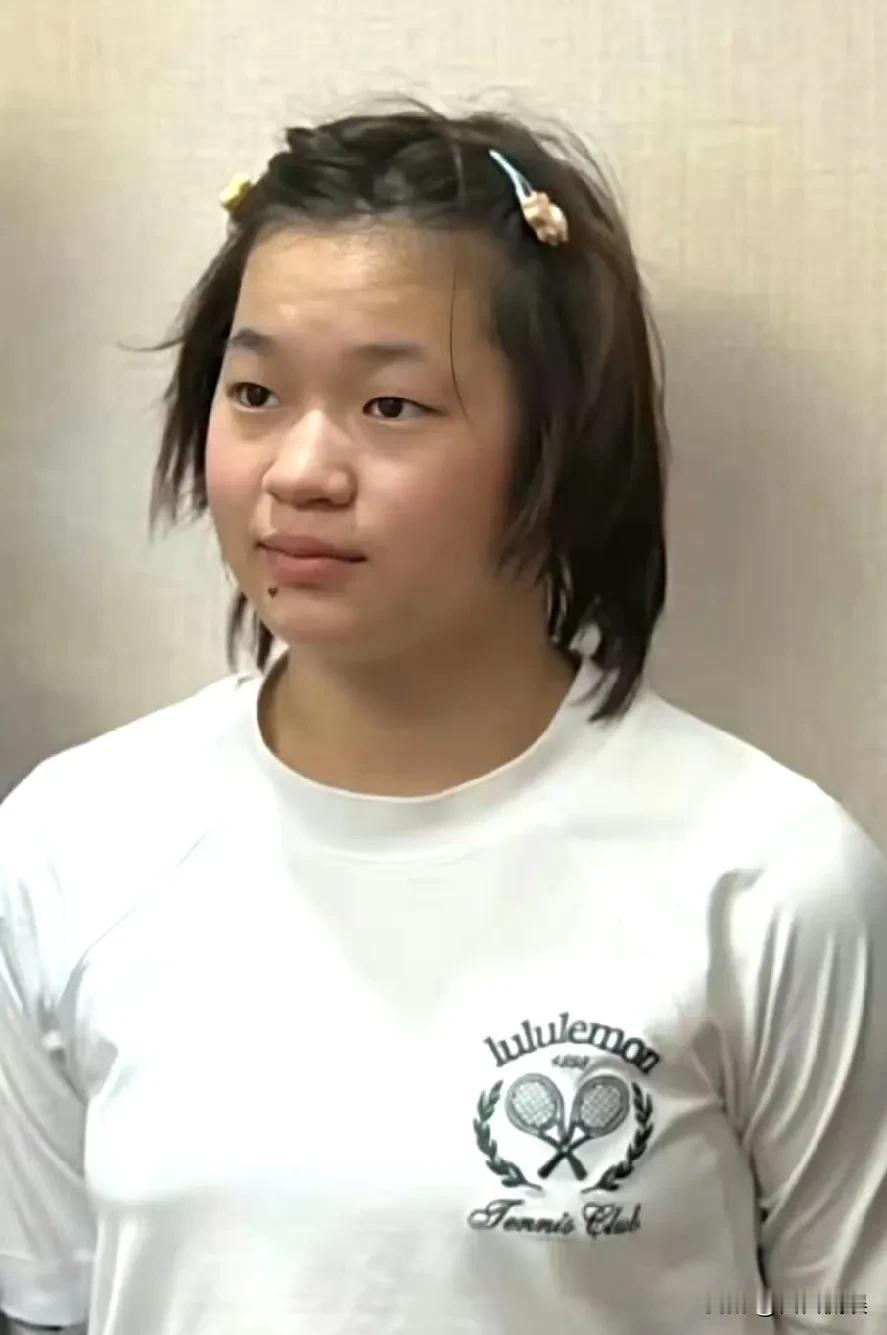 全红婵近照圆润了许多，不过婵宝，这是正常发育，不要理会黑子的言语。

他们都是嫉