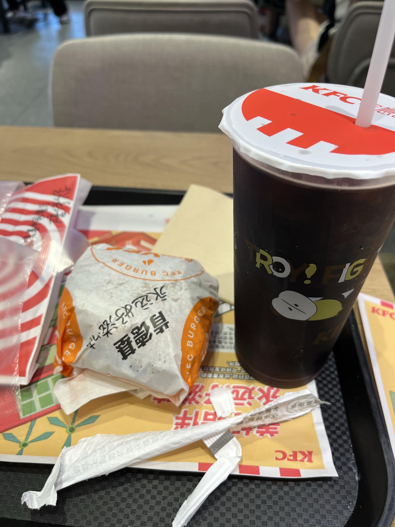 晒图笔记大赛肯德基大餐，满足你的味蕾！🍟🍔🥤