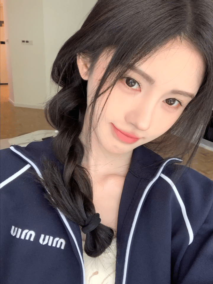 今天是运动风的活力鞠婧祎[抱一抱]好piu亮啊我们小鞠宝宝 ​​​