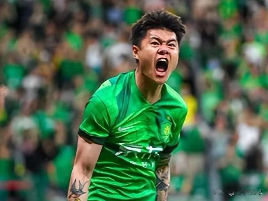 杨立瑜将留在国安履行合同…上赛季结束传的杨立瑜要离开国安加盟重庆铜梁龙的消息现在