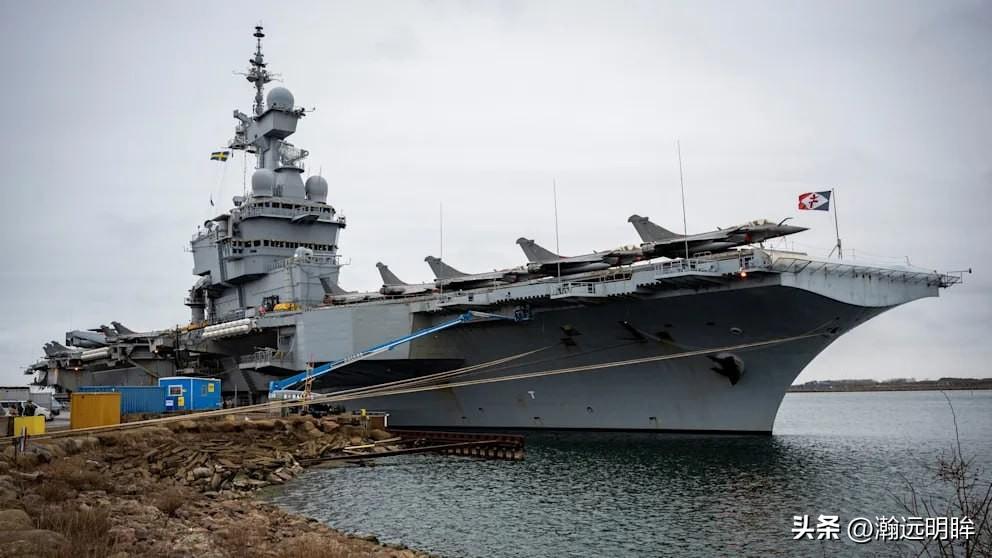 法国航空母舰“戴高乐”号及其打击群将停止在波罗的海的部署，转而前往东地中海。
