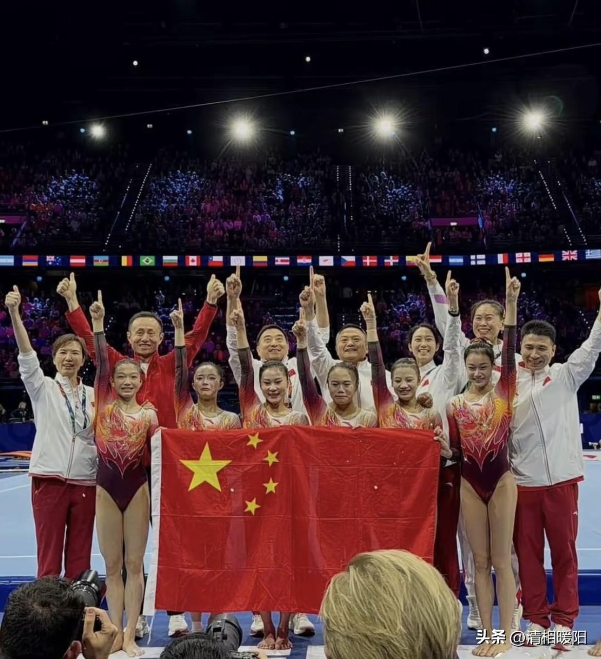 解说落泪了！她们也落泪了，这一刻为你们感到骄傲，时隔二十年中国女子体操队再次夺冠