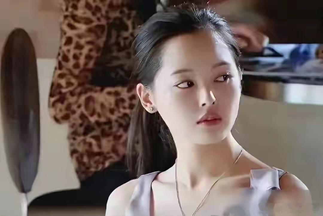 看看辛芷蕾早年清纯照，原来那时候，她的野心就写在脸上了！ 
