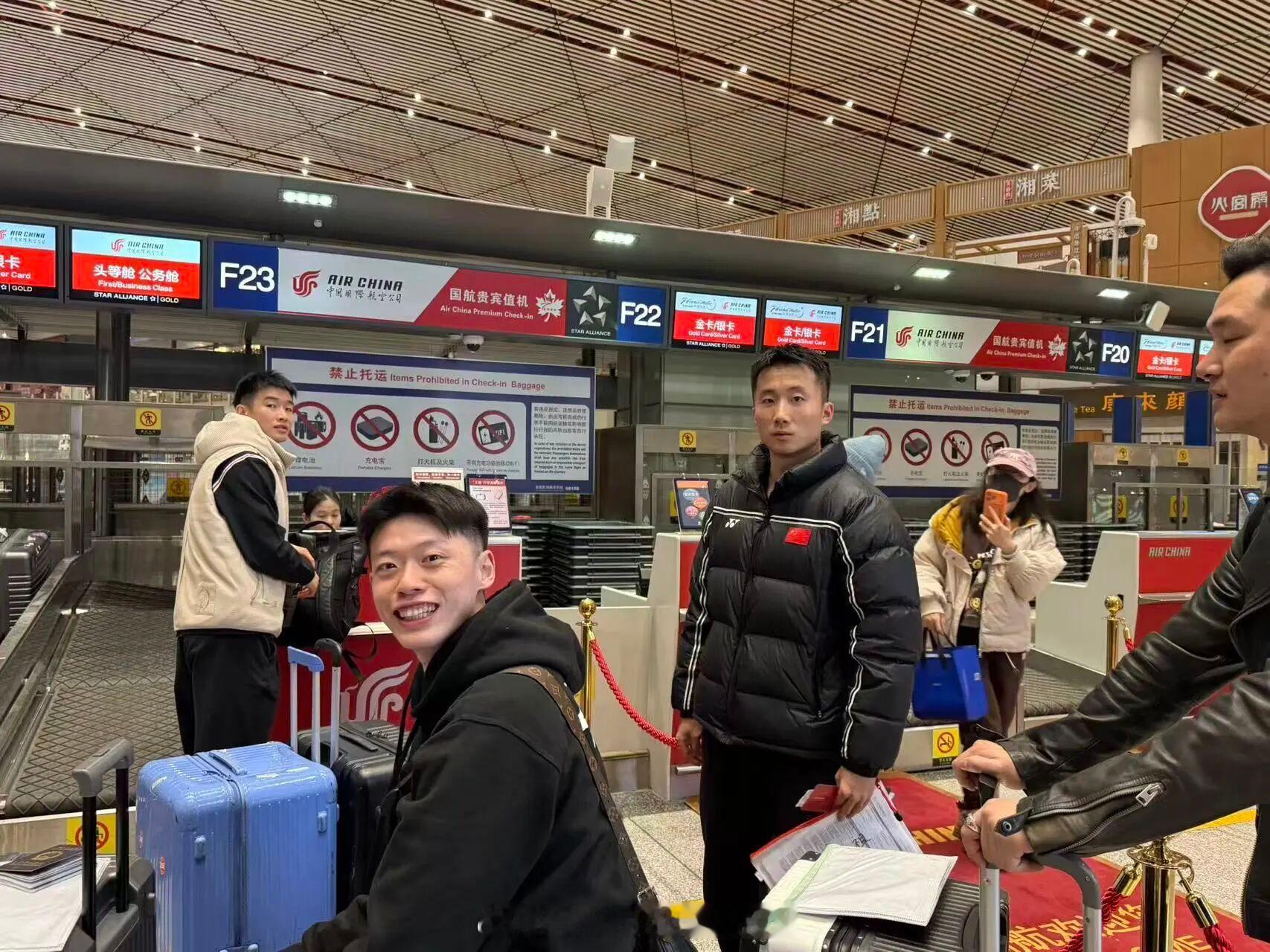 春节假期未尽，中国羽毛球队已踏上新赛季征程。大年初五，队伍启程前往德国🇩🇪米