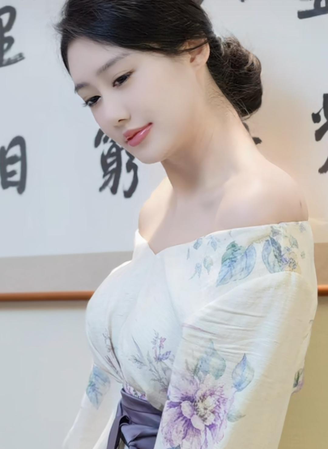 女人不要恋爱脑
一个男人什么都给不了你，
人不行，钱不行，爱不行，时间也不行，关