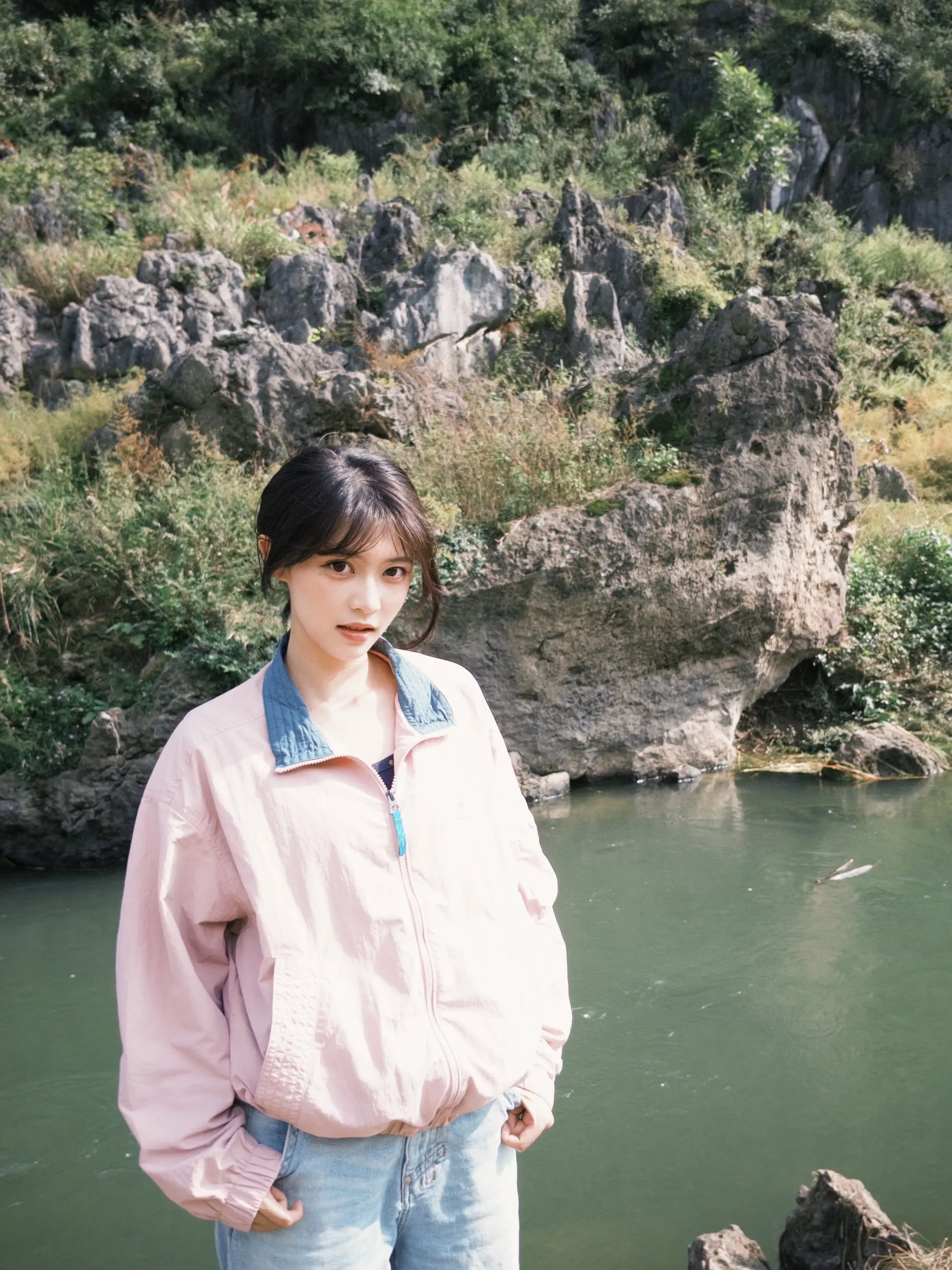 少跟人纠缠多接触大自然。喜欢待在没有天花板的地方发呆…(❀｣╹□╹)｣...