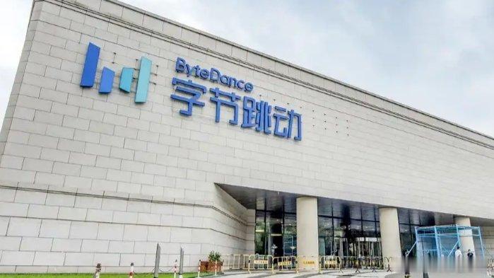 凤凰新闻【迪士尼、Netflix等影视巨头发函字节跳动：停止AI侵权！】在与好莱