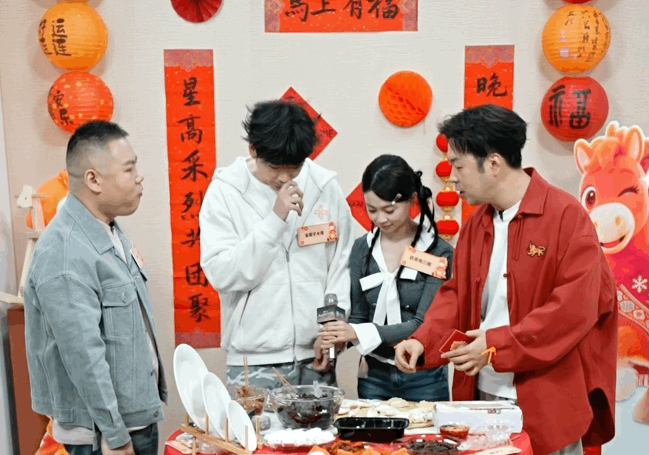 王男王广把八蚬子包饺子里了 八蚬子馅饺子藏着团魂！王男王广太会整活，接地气又用心