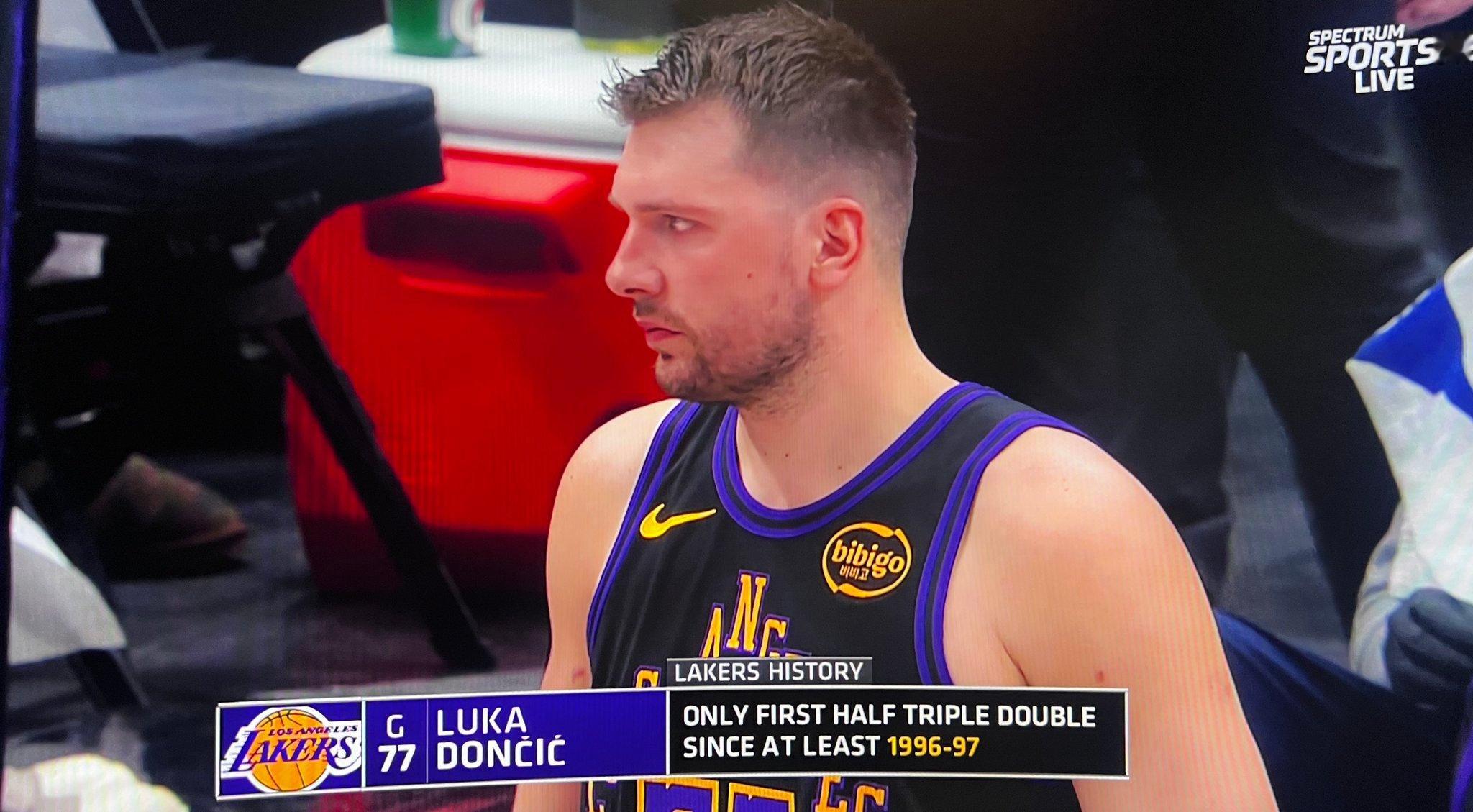 卢卡东契奇成为湖人队史从1996-97赛季以来，首位在半场就拿下三双数据的球员！