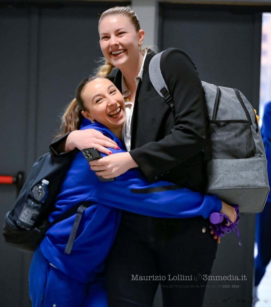 🫂 费内巴切队年轻自由人古尔杰·古特金和斯坎迪奇队美国国手莎拉·富兰克林，在赛