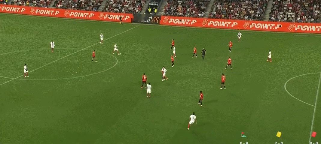 GOAL！！！费兰反越位成功单刀破门，为巴黎扳回一城！巴黎1比2雷恩！巴黎圣日耳