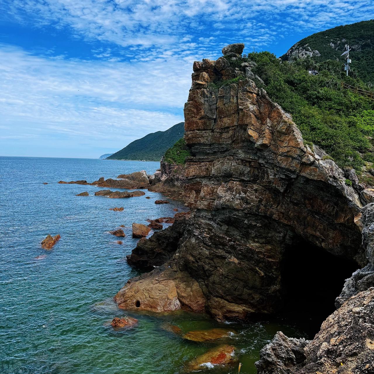 这几天深圳天气非常好，除了太阳大有点晒没其它毛病，做好防晒后去海边溜达是极好的。