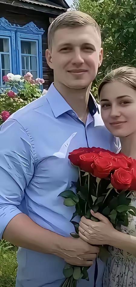 乌克兰士兵上战场前和上战场后，简直是判若两人。战前，洋溢着青春的光彩，爱情和玫瑰