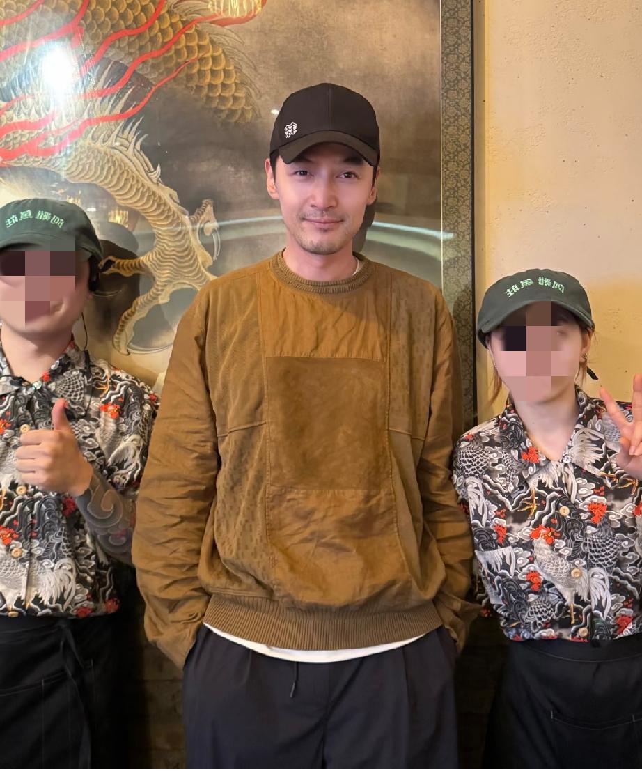 原来胡歌私下这么高大帅气？