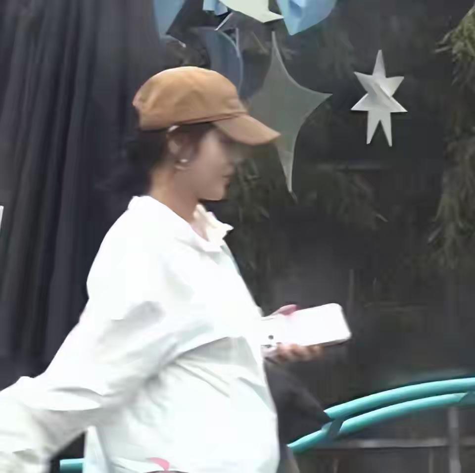 张佳宁被曝怀孕不到 24 H, 男方身份被扒底朝天？
娱乐圈果然是个 “圈”。很