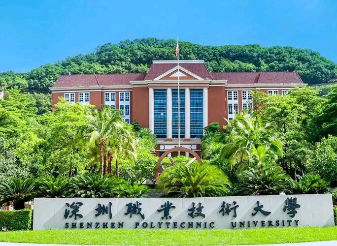 因为现在大学毕业生就业难已成为不可辩驳的即成事实，别说普通大学毕业生一职难求，就