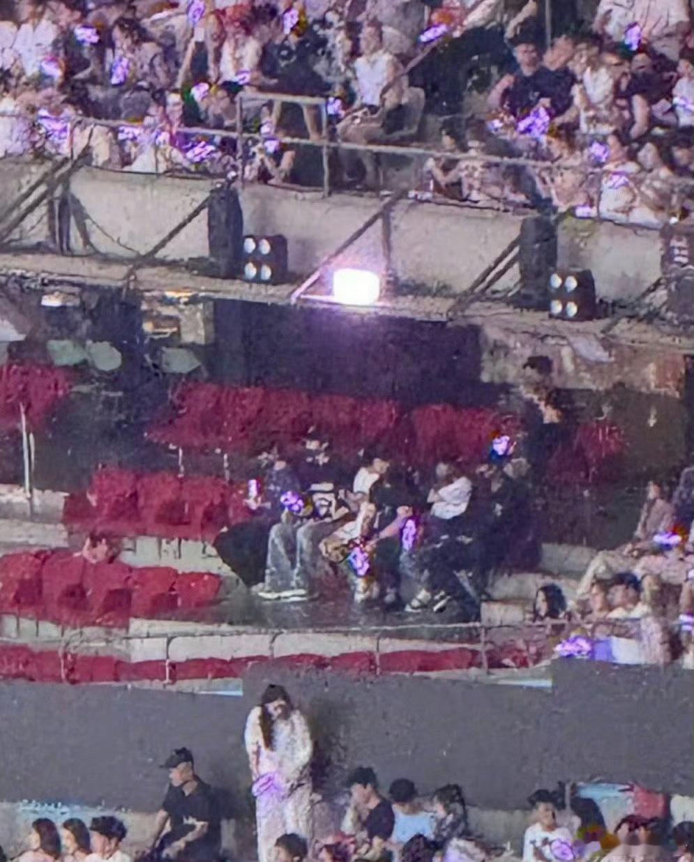 张真源严浩翔去看了林俊杰演唱会张真源严浩翔去看林俊杰演唱会了 张真源严浩翔去看林