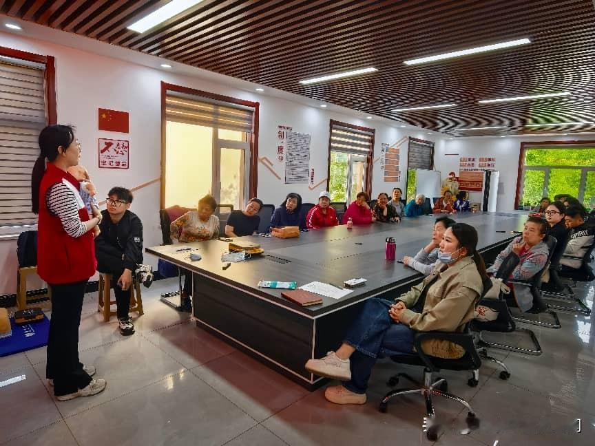 万柏林区和平街道西巷社区开展红十字急救知识科普演练
 
近日，万柏林区和平街道西