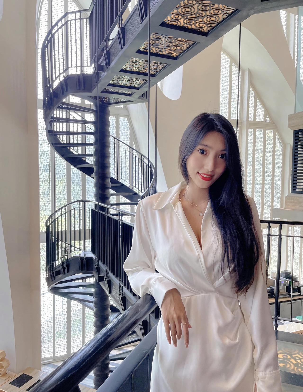 上热门 慢生活 御姐 美女 穿搭