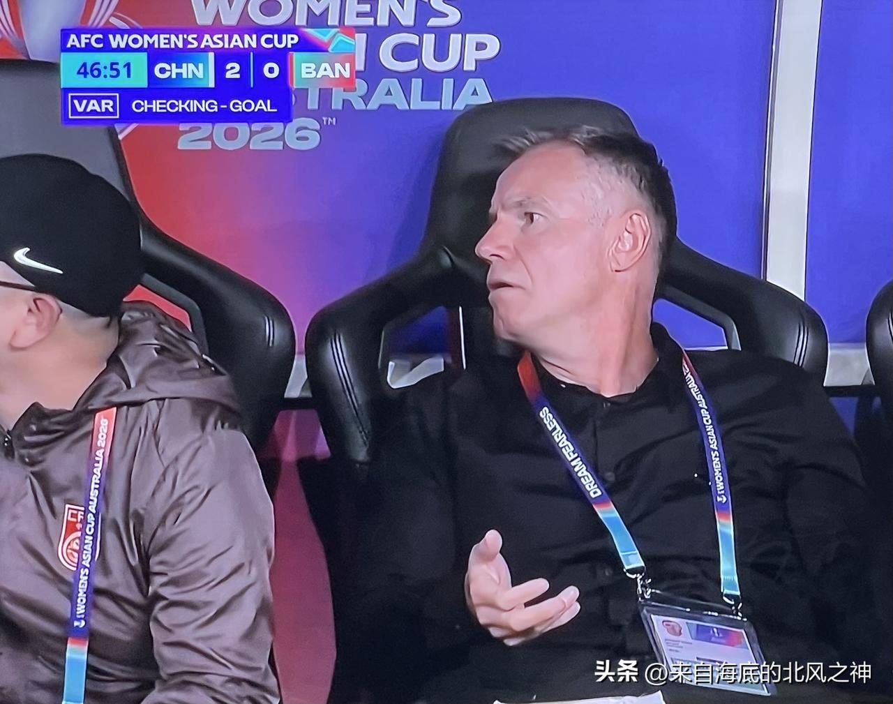 自从足球比赛用上了VAR，裁判员队伍的水平就一落千丈。如此清晰明白的进球，居然都