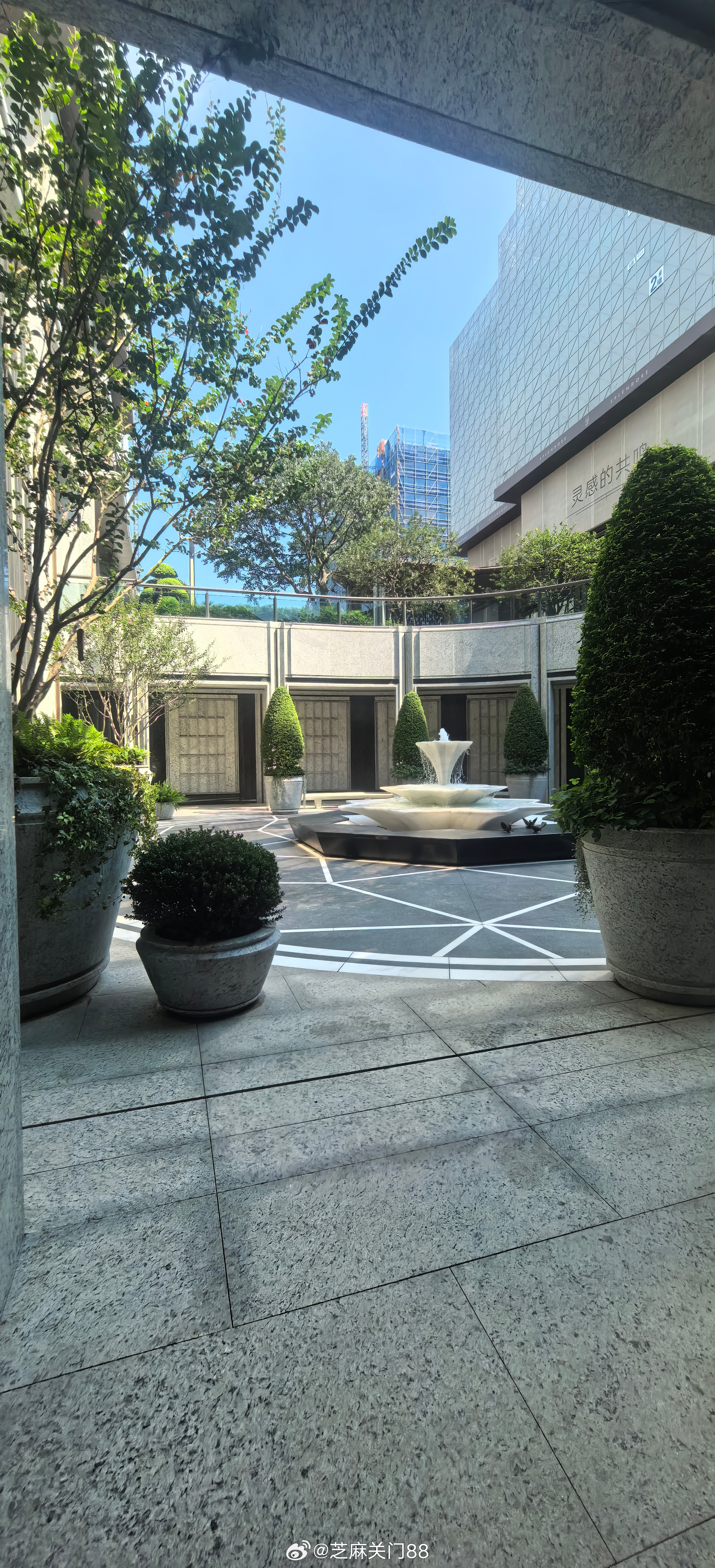 现在杭州新建楼盘公区卷得飞起，泳池、健身房、瑜伽室、匹克球场、乒乓球房、公共书吧
