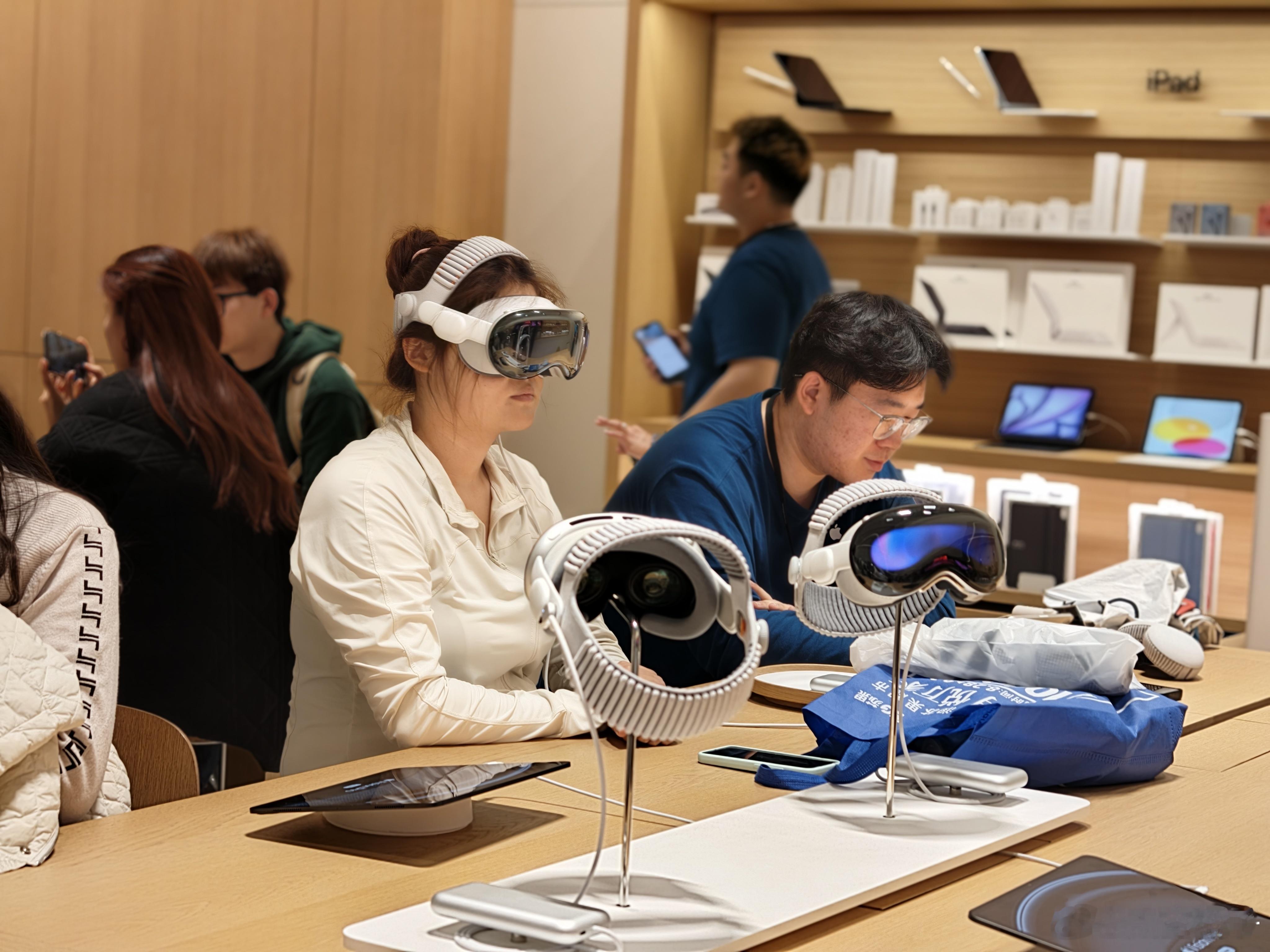 苹果Apple Store最没有用的体验业务一周试下来 百来号人大胆点 基本零成