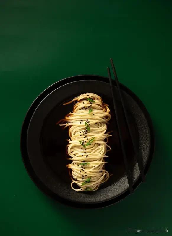 经济不景气想多赚钱？这招看似美，可别轻易尝试！
       家人们，经济下行谁