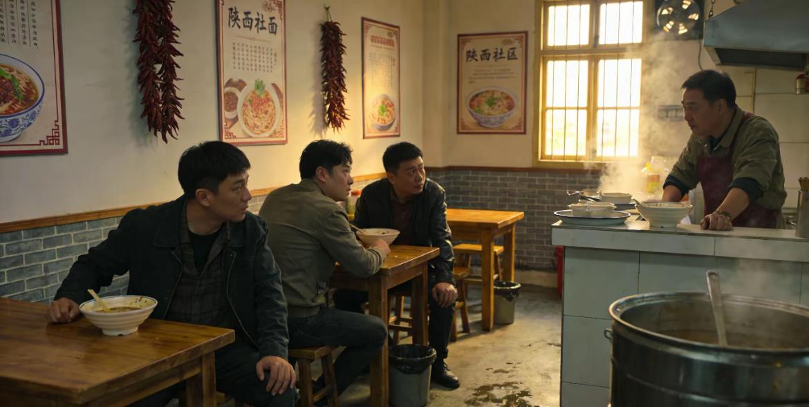 活不起了吧！陕西西安，三个男子到一家面馆吃面，不料吃完面后三人坐在位子上久久没有