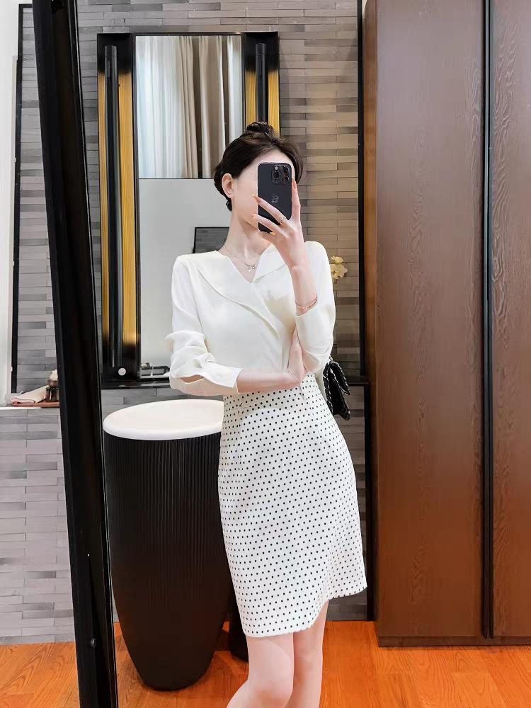 女人，首先要学会打扮自己，学会穿衣有品，才会变得行事有度！才是真正的时尚美！女生