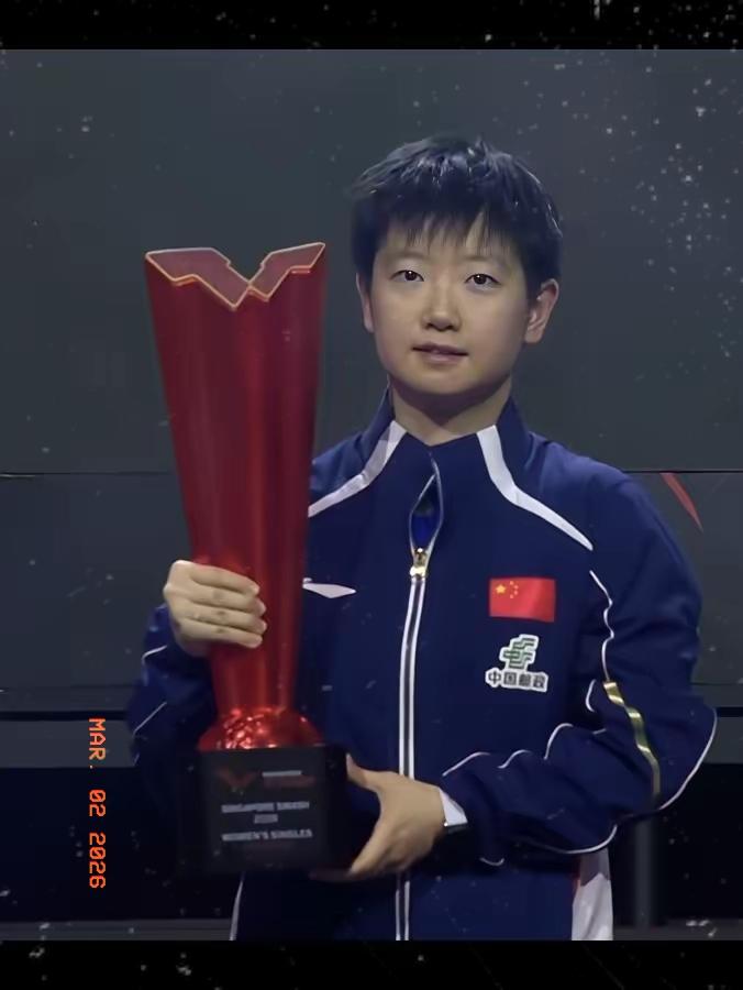 孙颖莎这次算是在新加坡“炸了场”
不是因为她的人气有多高
也不是刘国梁专程来观赛