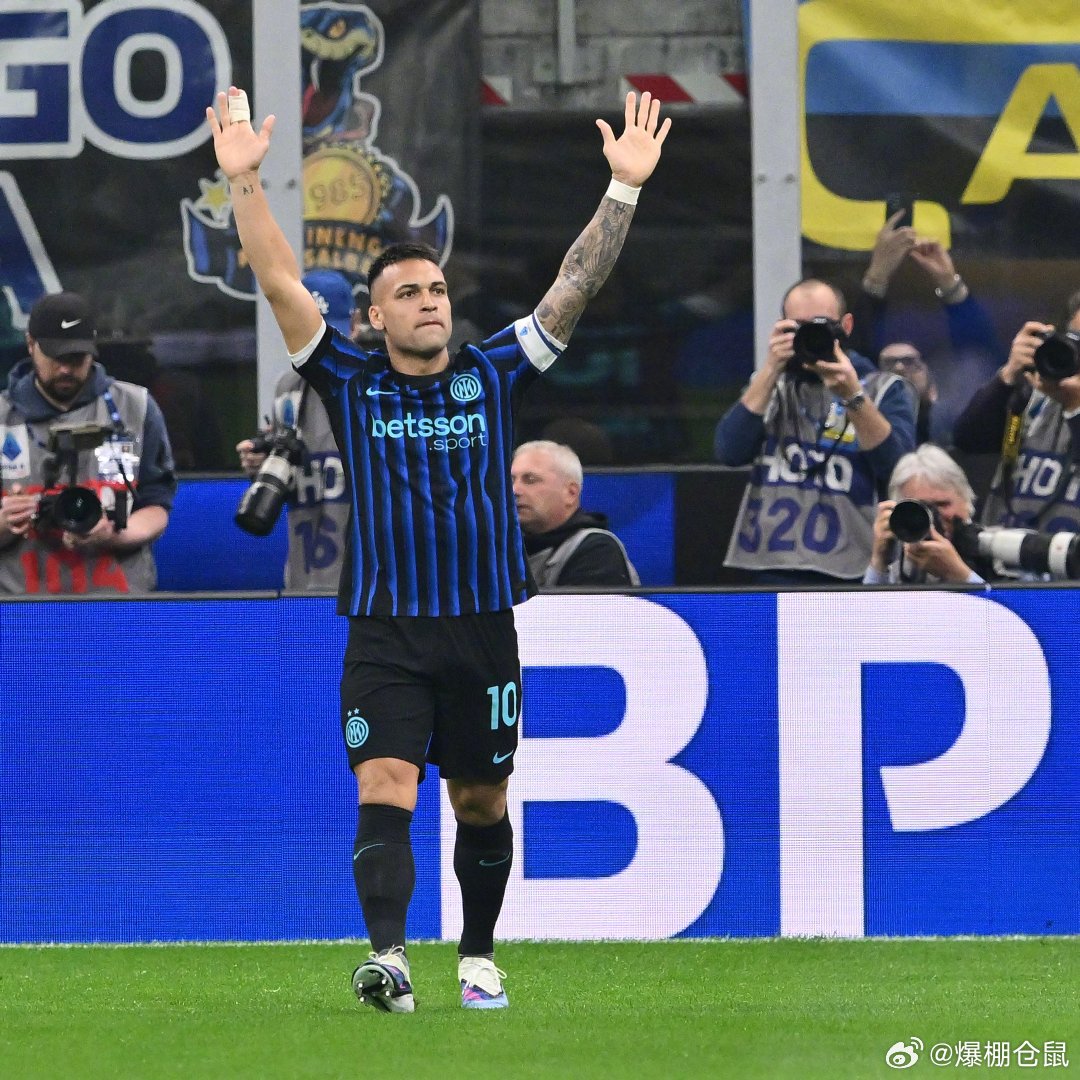 【国米前锋劳塔罗-马丁内斯成为意甲进球第3多的阿根廷球员！】巴蒂斯图塔：318场