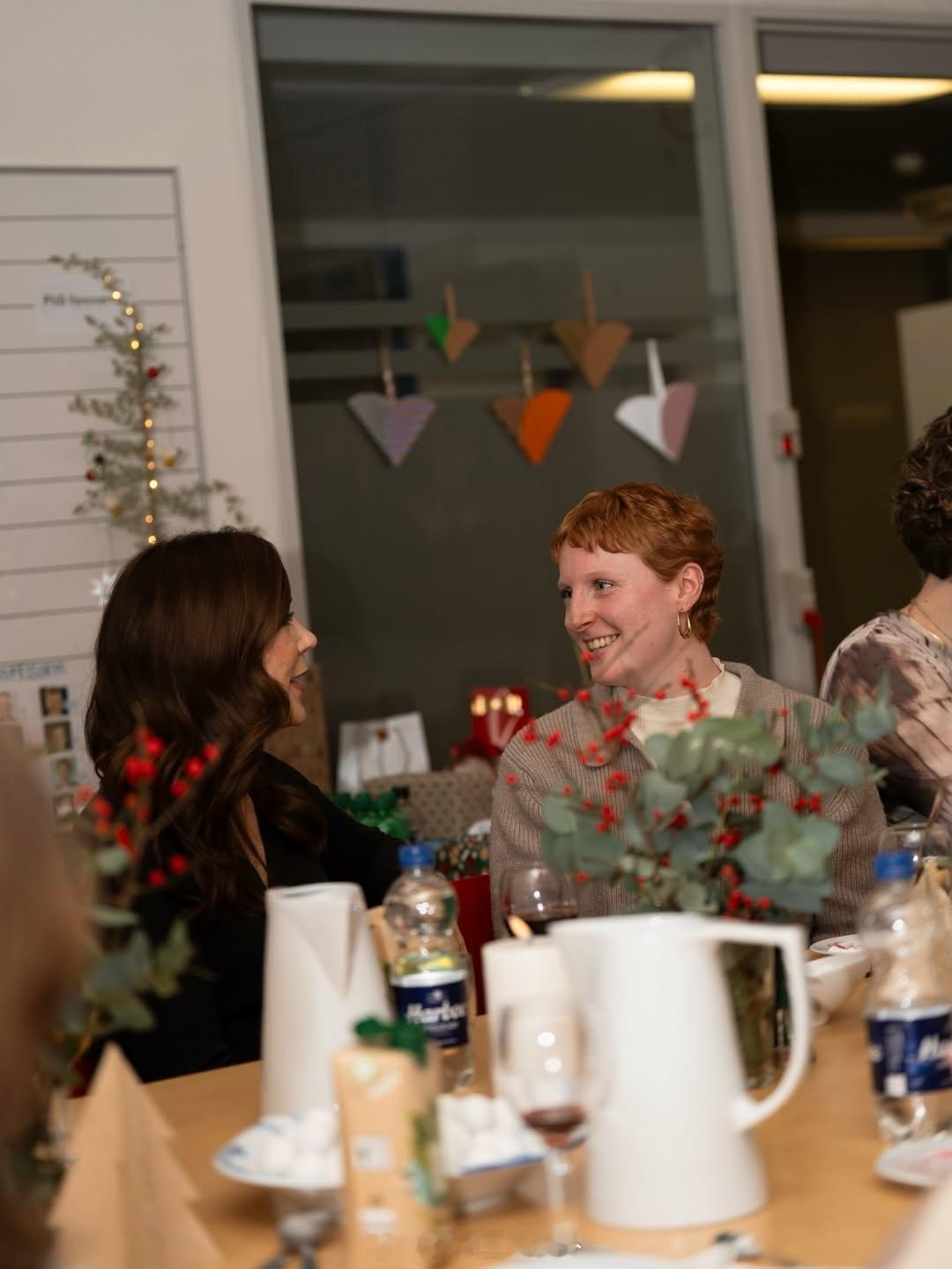 12.4 丹麦王后玛丽参加癌症中心的年度圣诞活动 