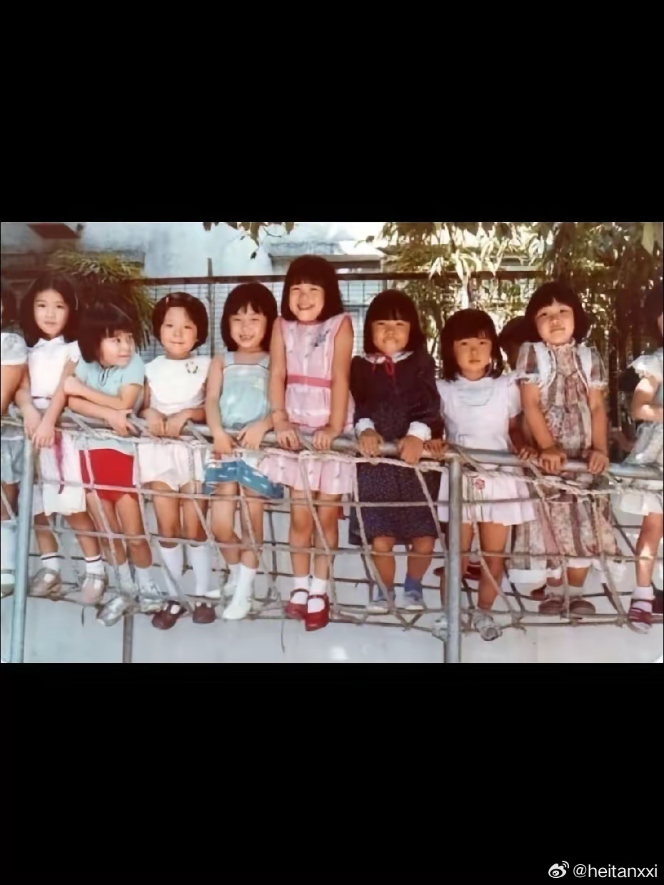 佘诗曼回母校，香港协恩中学，是纯女校！这个学校非常厉害，到现在依旧是香港前五的顶