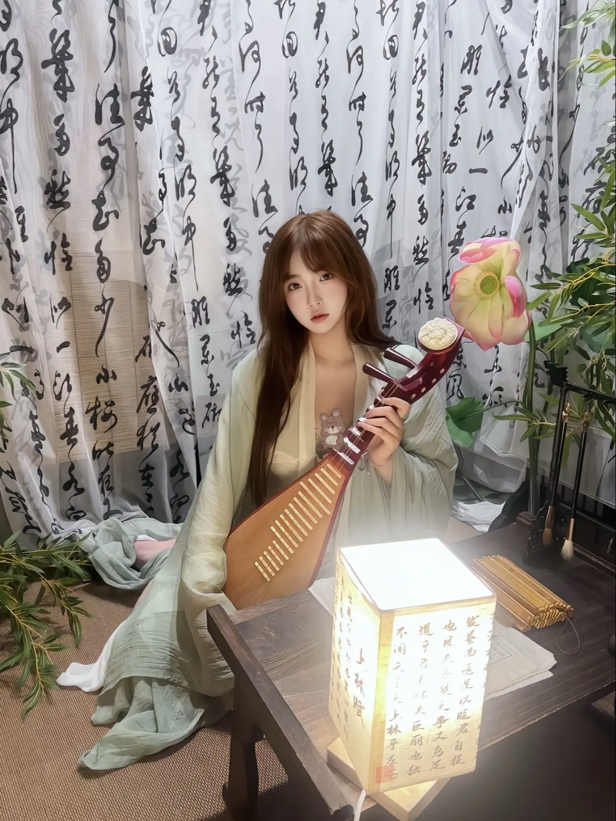 假装会弹琵琶～ 小姐姐